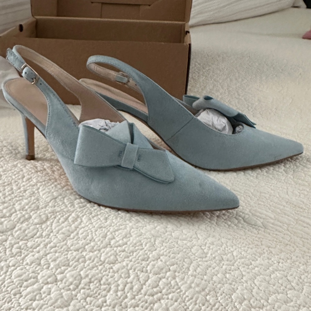 Light blue pointed toe high heels